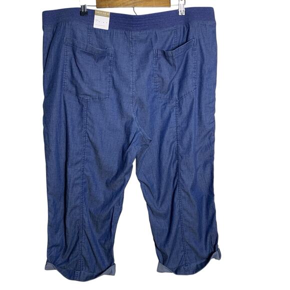 Chico's Pants Women's Size 4 Rolled Crop Chambray Tiverton Wash Snap Cuff NWT - Picture 2 of 7